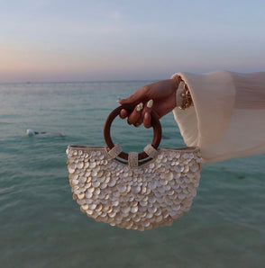 Linnea | Mini Bolsa Embellecida con Conchas