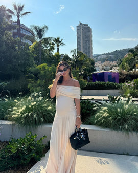 Kamara | Vestido Maxi Plisado de Maternidad con Hombros Descubiertos