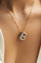 Savannah | Collar de Letra Burbuja con Diamantes