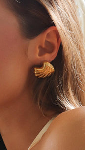 Emery | Pendientes de Concha de Oro